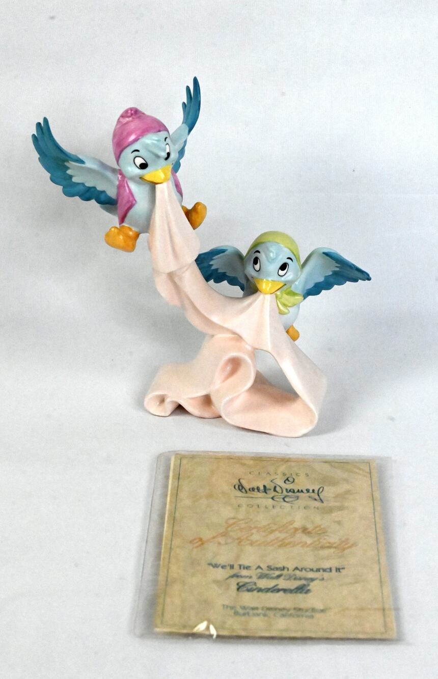 Disney WDCC Cinderella Birds We'll Tie A Sash Around It Figure w/Box COA 1992
